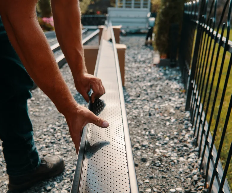 Installation de gouttières adaptée à votre maison par notre équipe locale