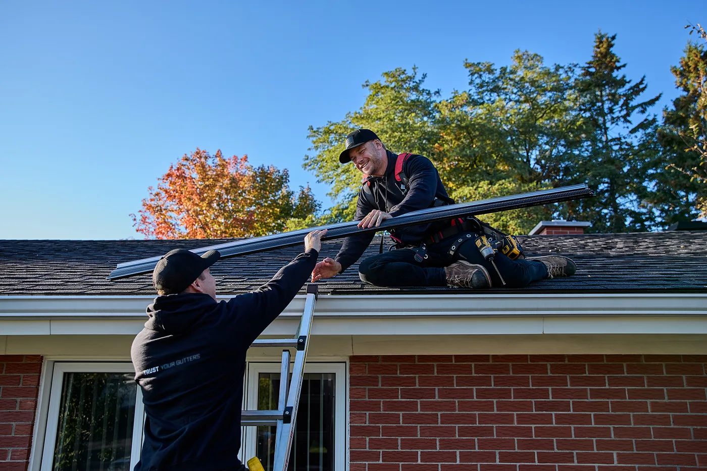 Installation de gouttières adaptée à votre maison par notre équipe locale